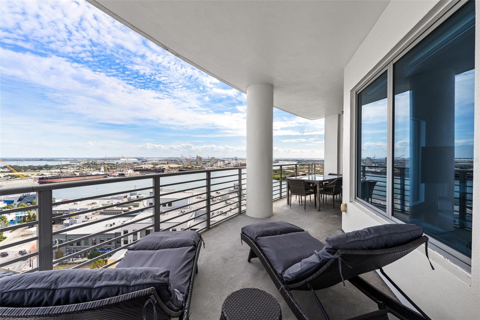 Image 17 of 56 For 1209 Cumberland Avenue 1705