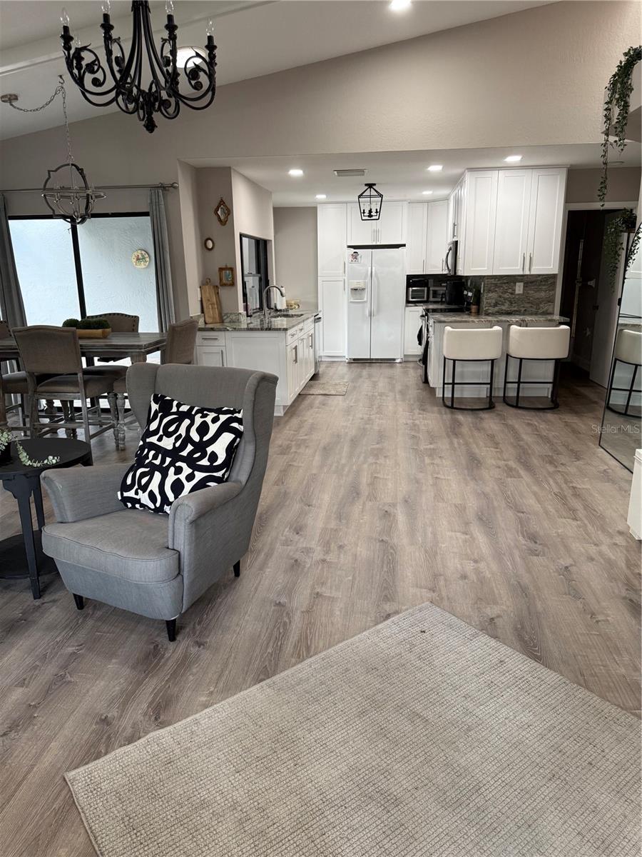 Image 14 of 35 For 35 Pinewinds Boulevard