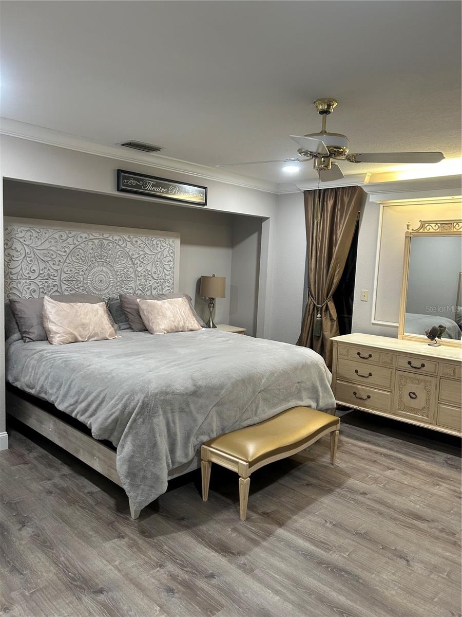 Image 22 of 35 For 35 Pinewinds Boulevard