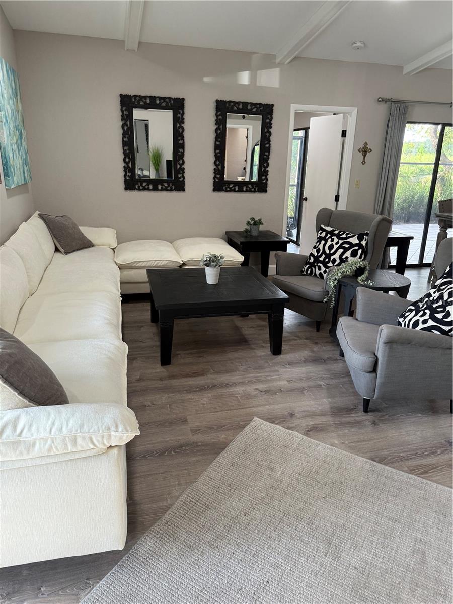 Image 7 of 35 For 35 Pinewinds Boulevard