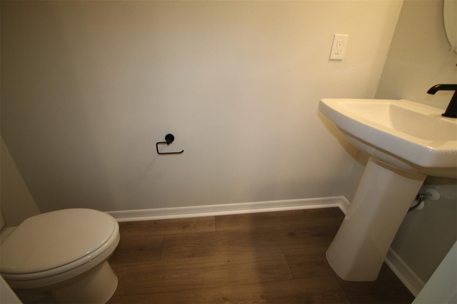 Image 17 of 36 For 4313 Roush Avenue