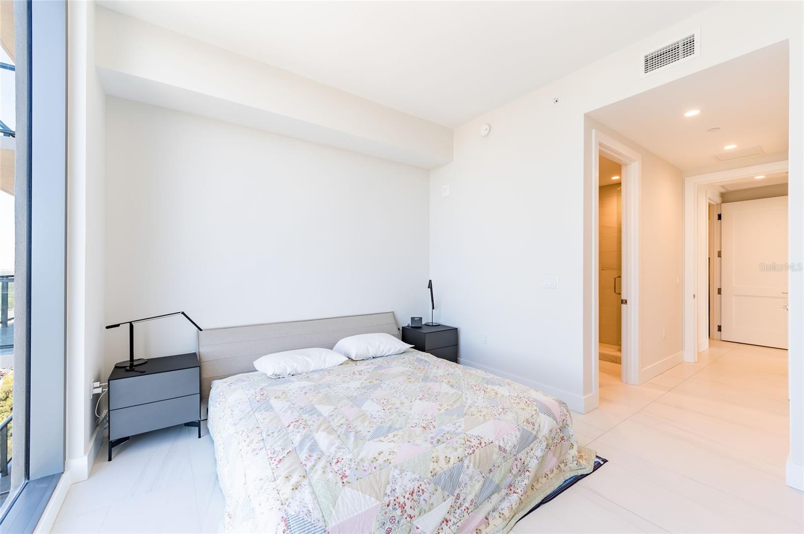 Image 21 of 66 For 275 1st Ave South  2606