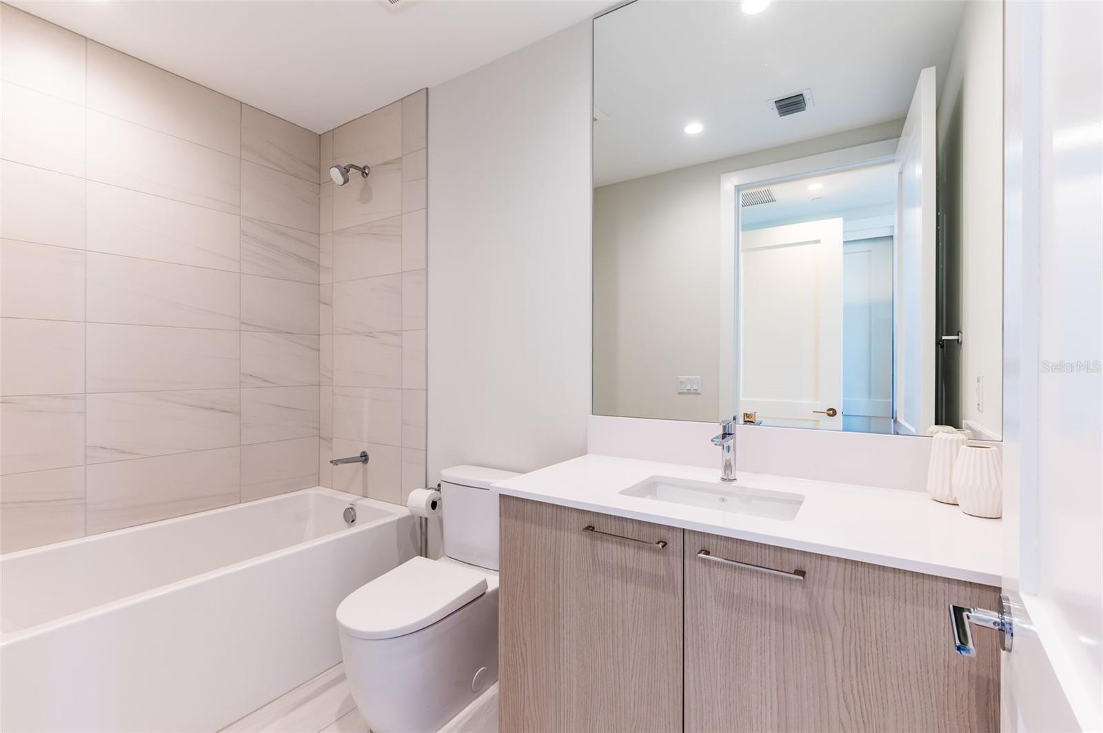 Image 23 of 66 For 275 1st Ave South  2606