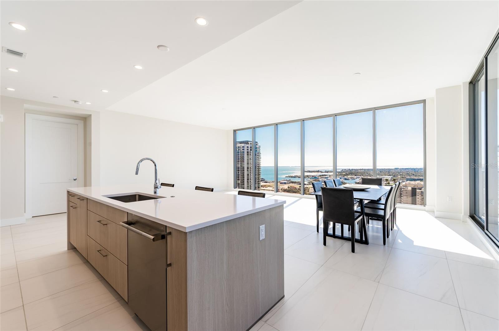 Image 5 of 66 For 275 1st Ave South  2606