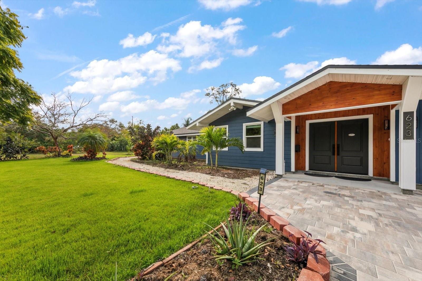 Details for 623 Pineland Avenue, BELLEAIR, FL 33756