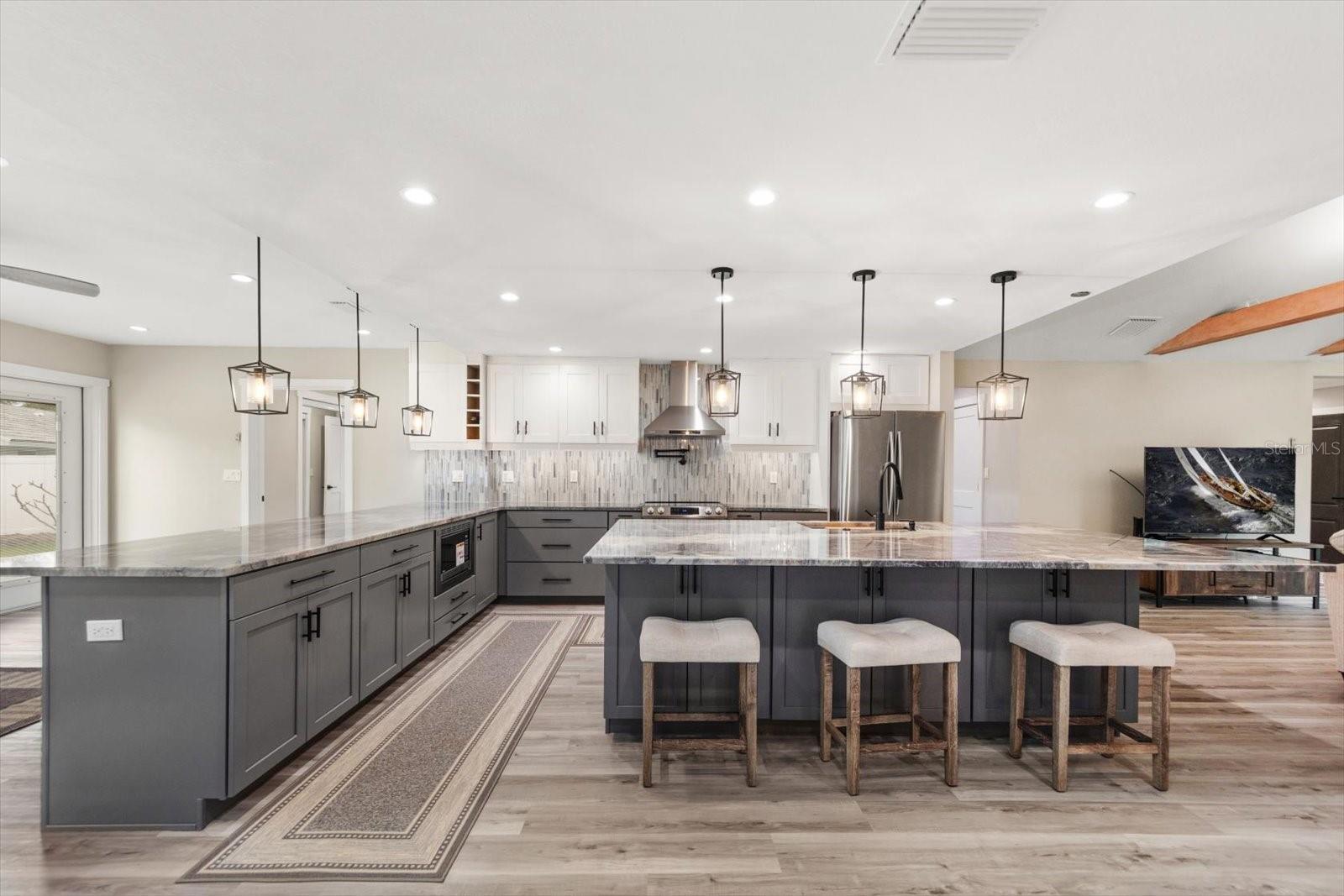 Image 11 of 48 For 623 Pineland Avenue