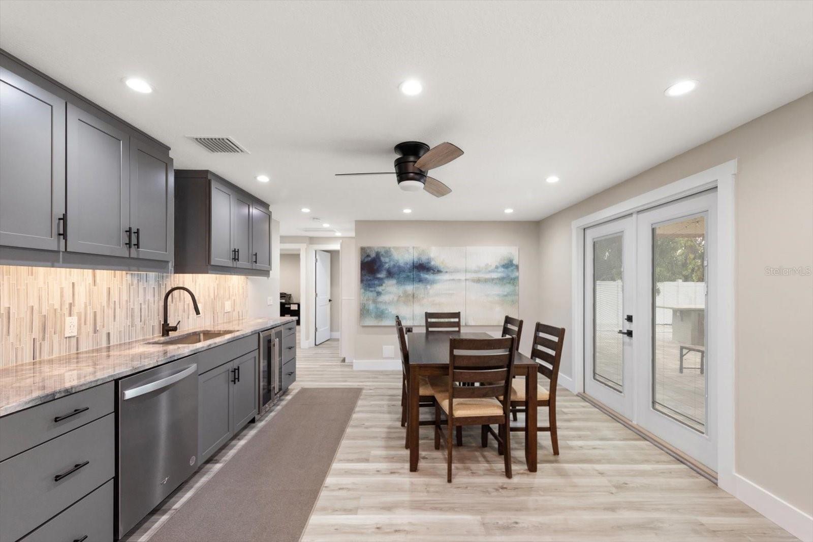 Image 14 of 48 For 623 Pineland Avenue