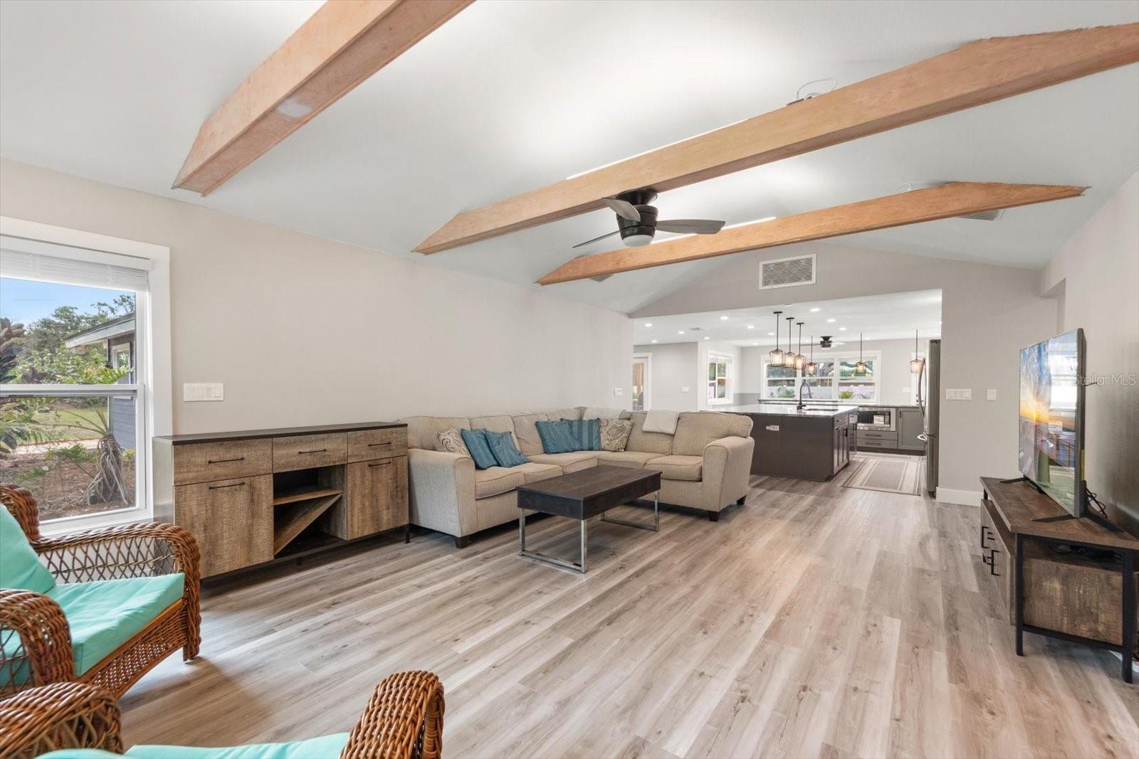 Image 17 of 48 For 623 Pineland Avenue