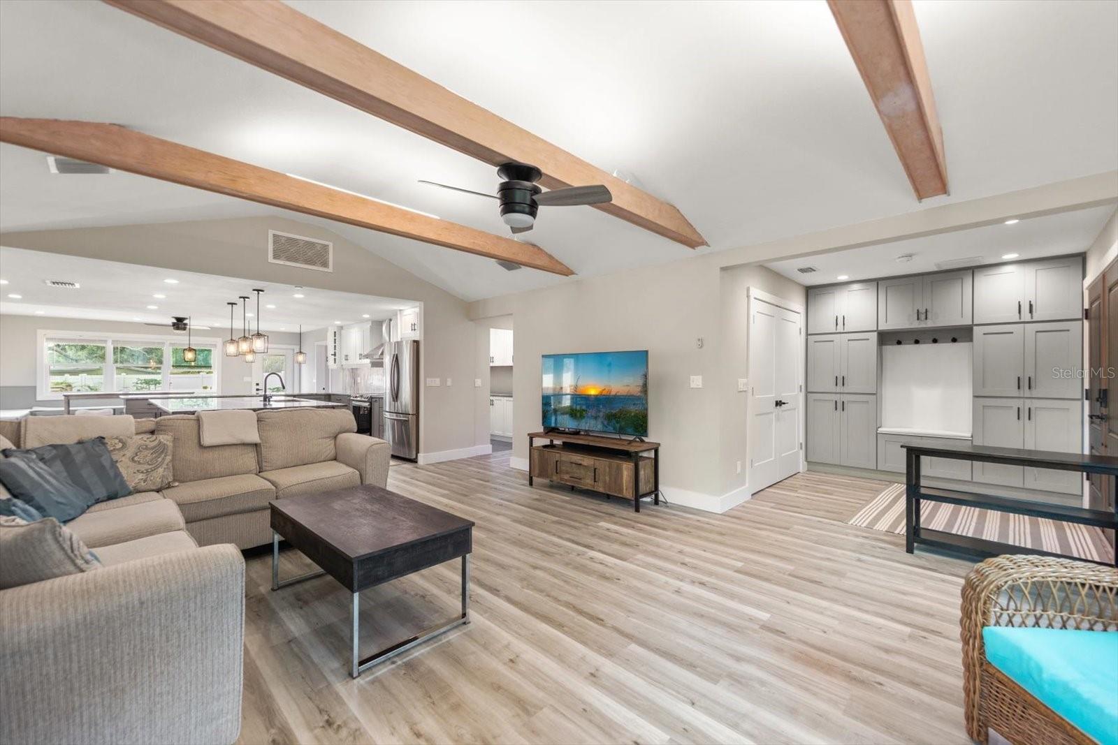 Image 18 of 48 For 623 Pineland Avenue