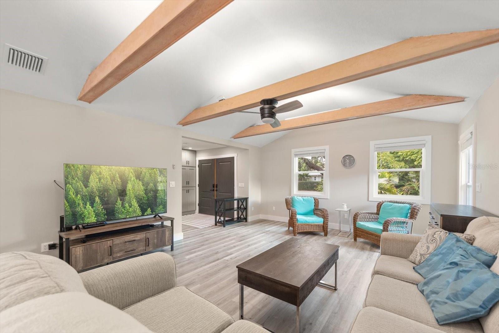 Image 19 of 48 For 623 Pineland Avenue