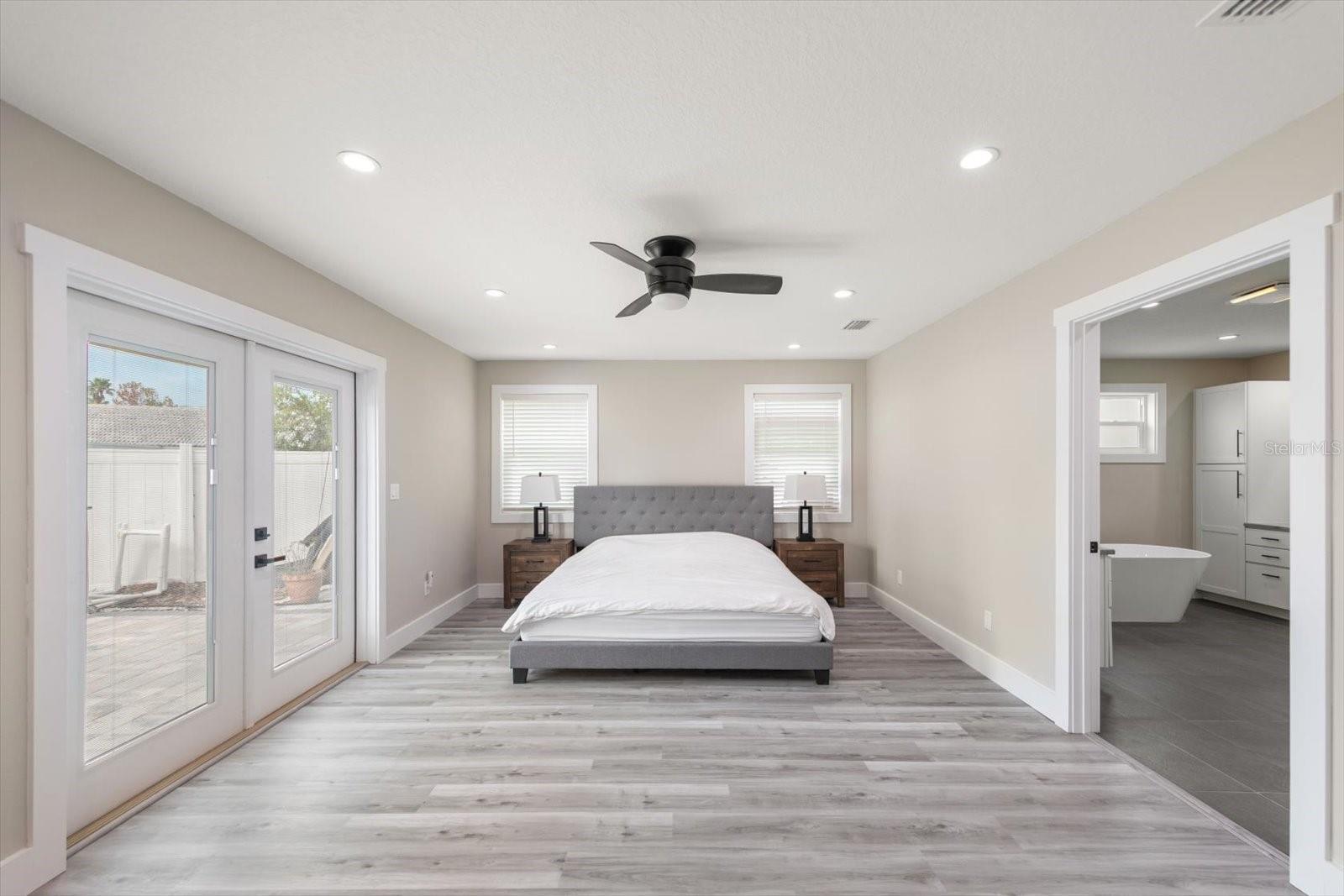 Image 20 of 48 For 623 Pineland Avenue