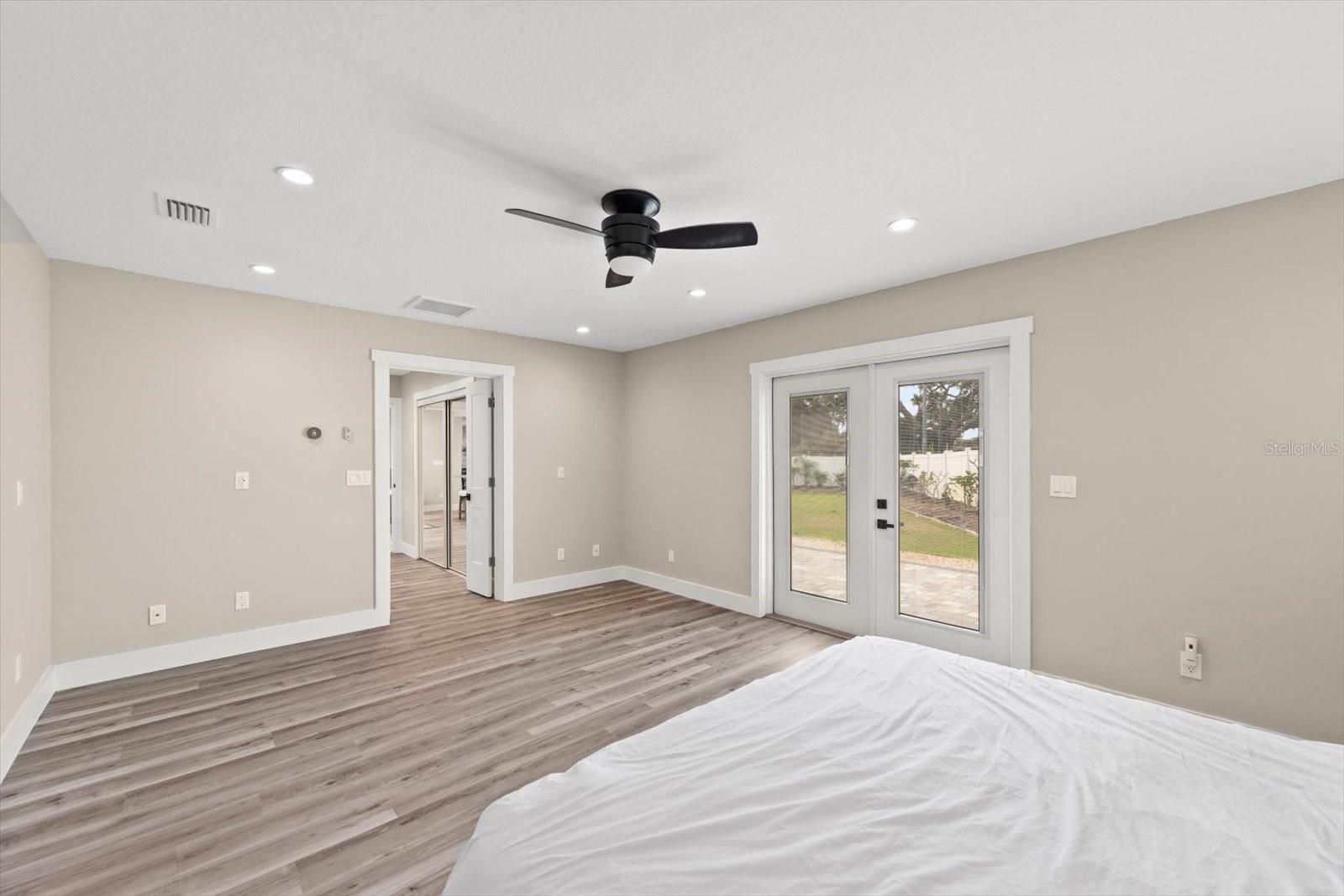 Image 21 of 48 For 623 Pineland Avenue