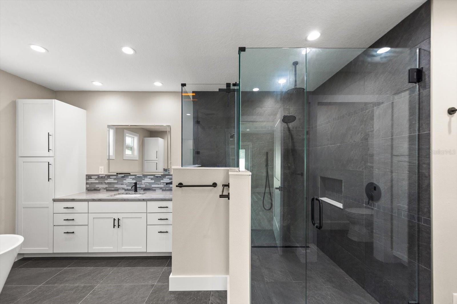 Image 22 of 48 For 623 Pineland Avenue