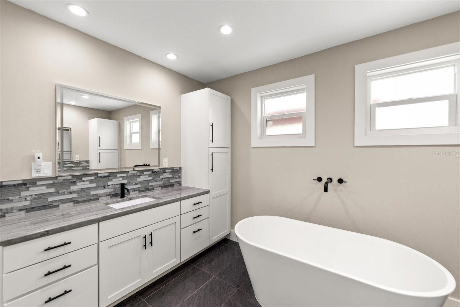 Image 23 of 48 For 623 Pineland Avenue