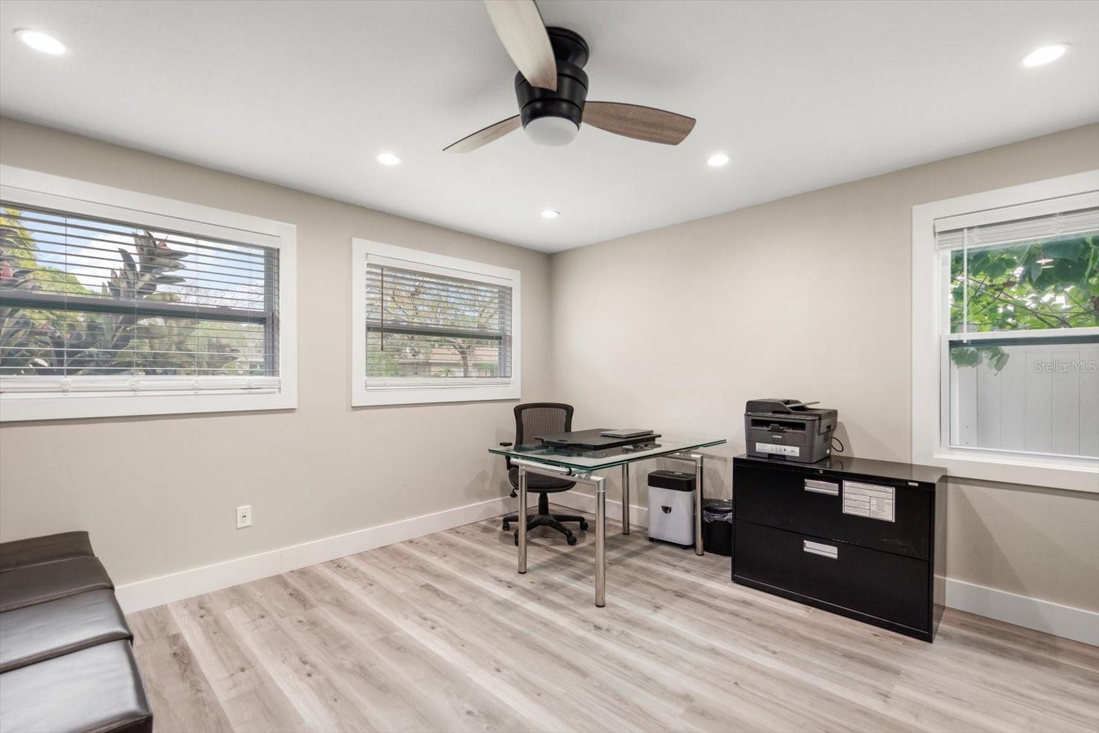 Image 26 of 48 For 623 Pineland Avenue