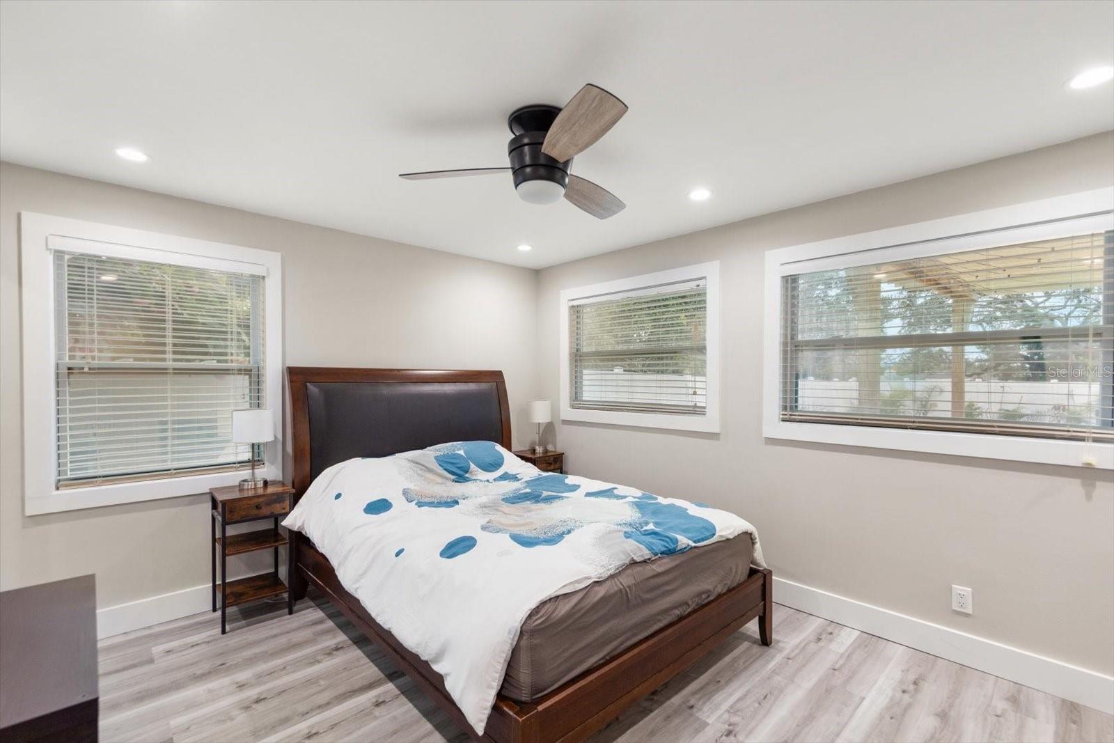 Image 28 of 48 For 623 Pineland Avenue