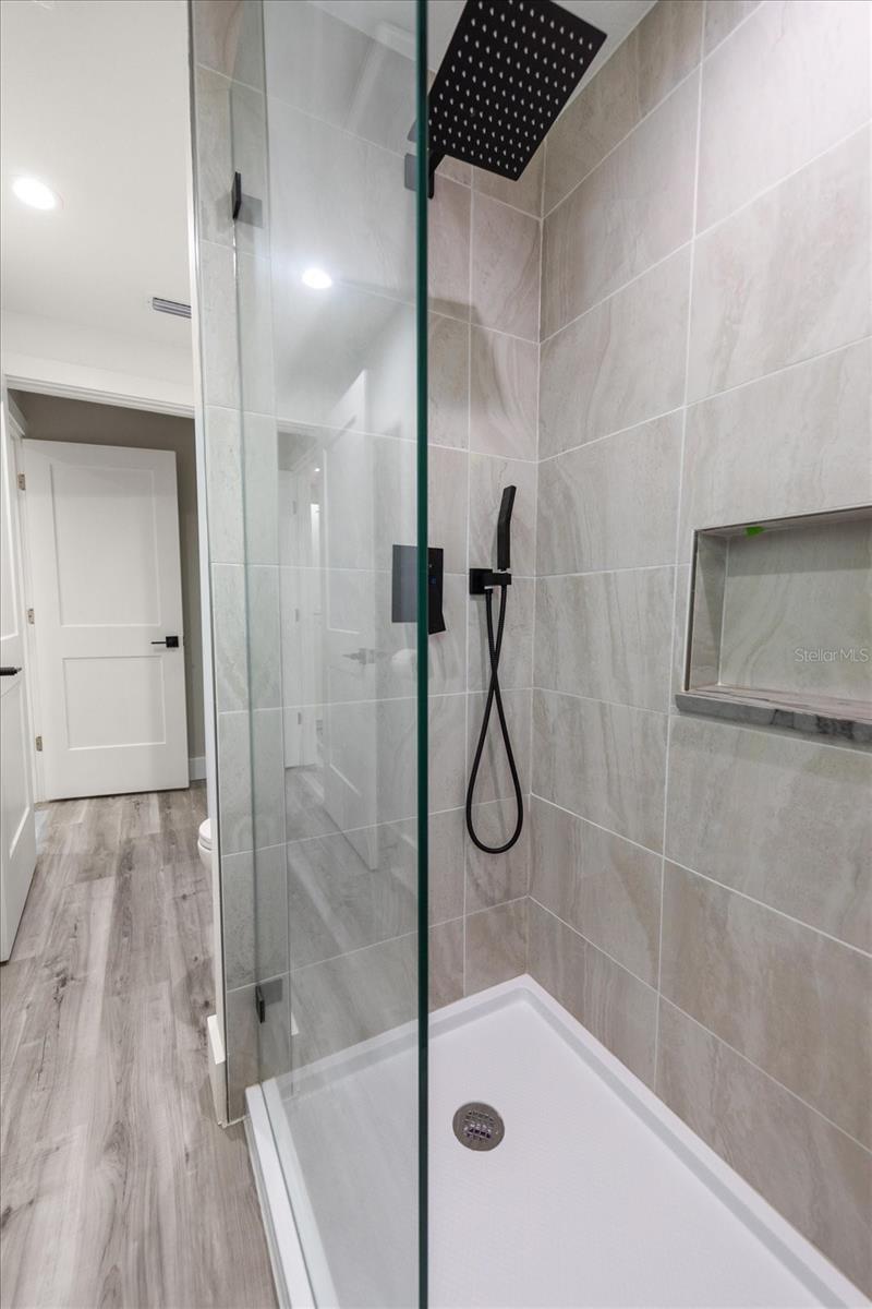 Image 35 of 48 For 623 Pineland Avenue