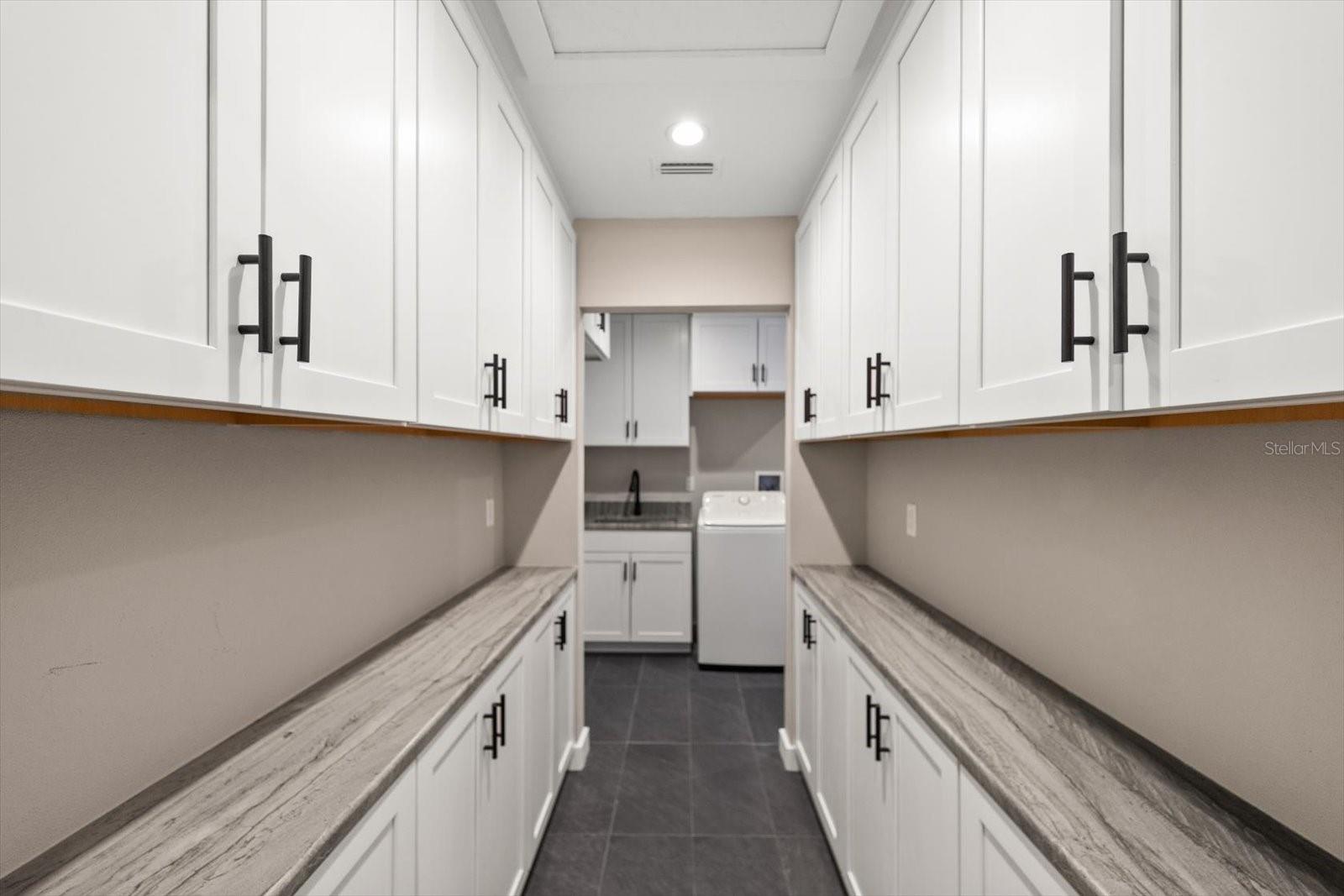 Image 37 of 48 For 623 Pineland Avenue