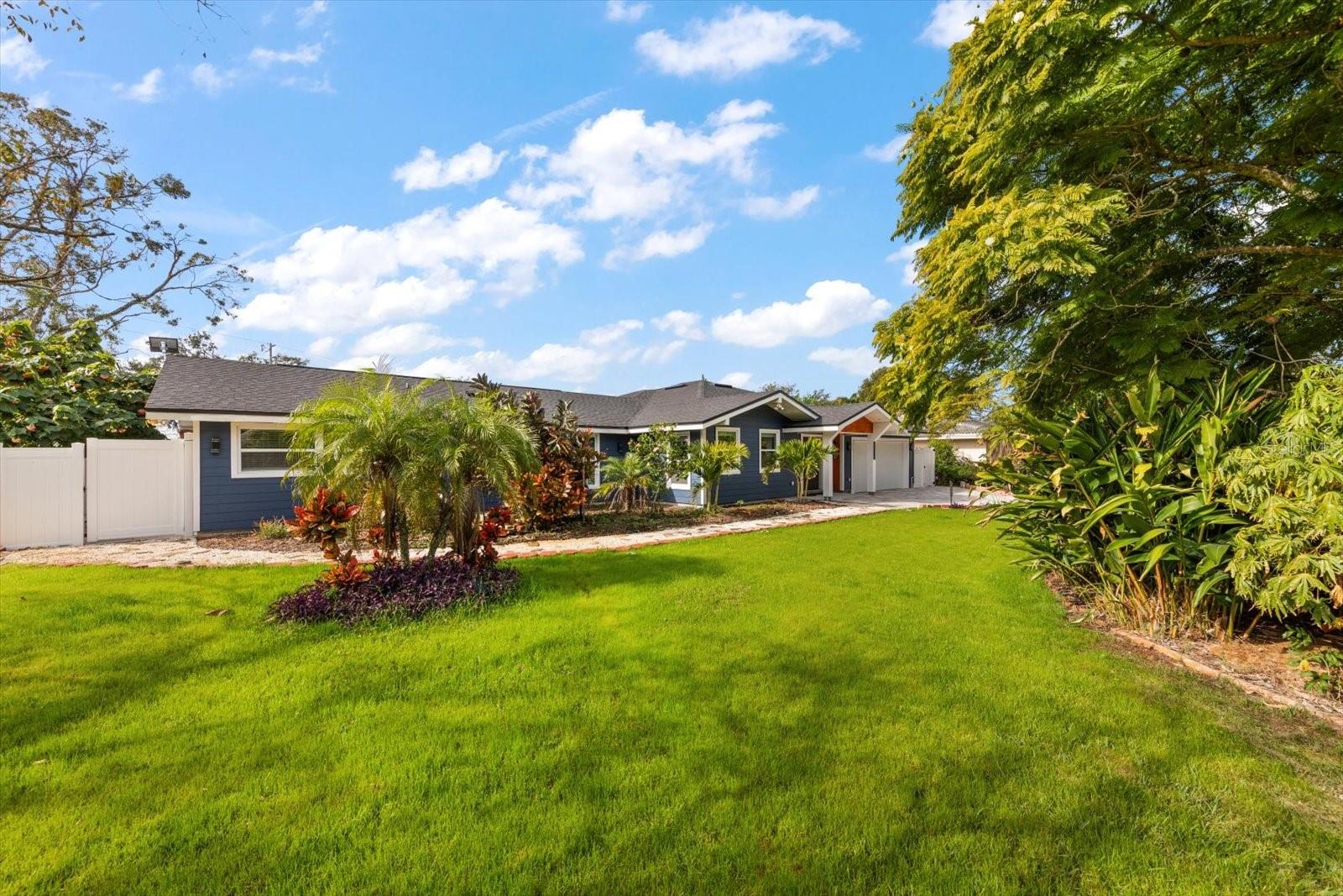 Image 7 of 48 For 623 Pineland Avenue