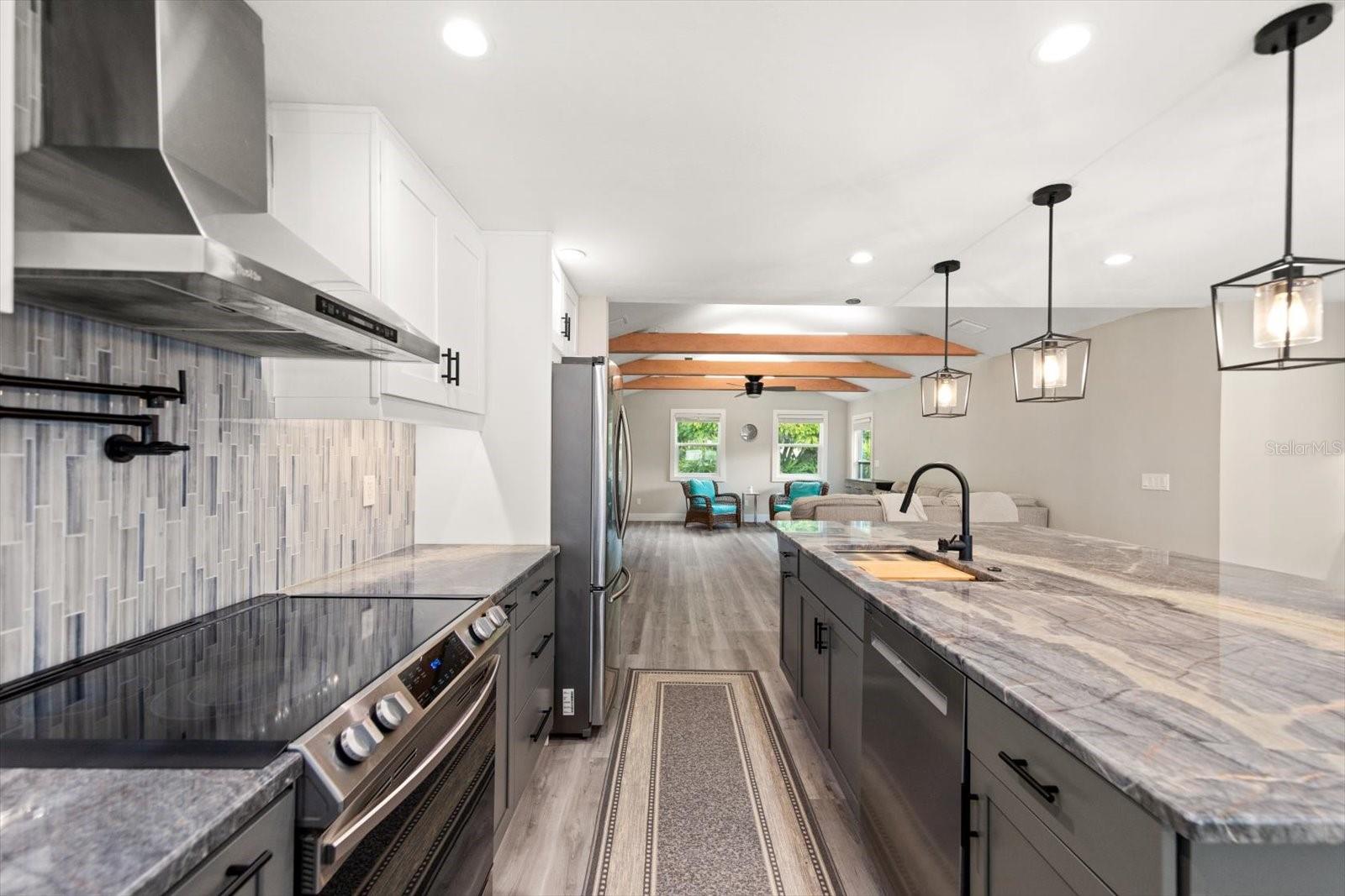 Image 9 of 48 For 623 Pineland Avenue