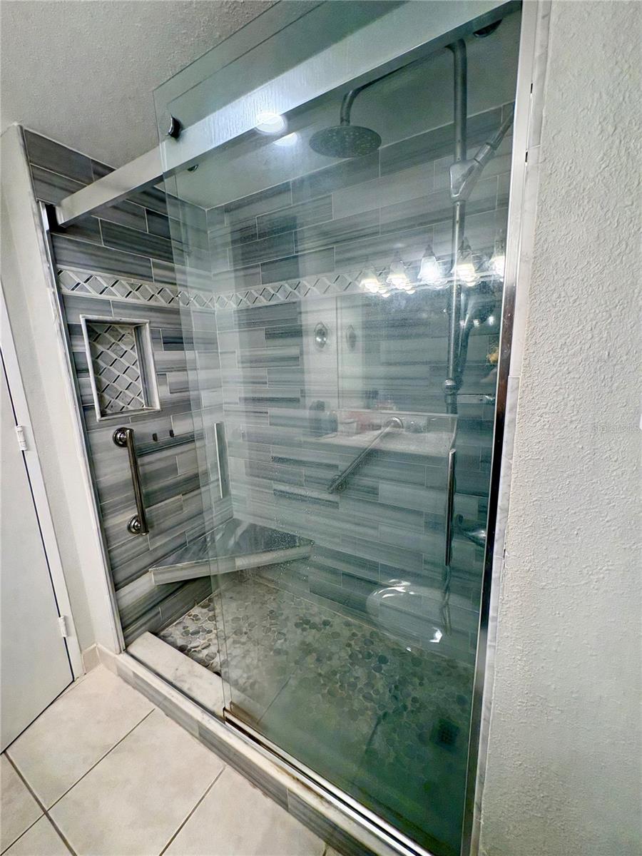 Image 12 of 41 For 880 Mandalay Avenue S702