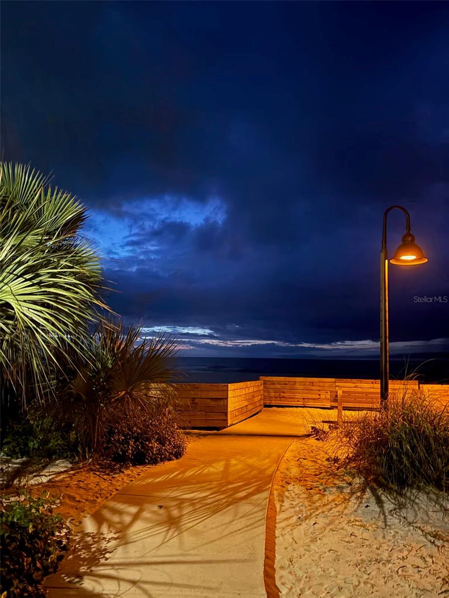 Image 36 of 41 For 880 Mandalay Avenue S702