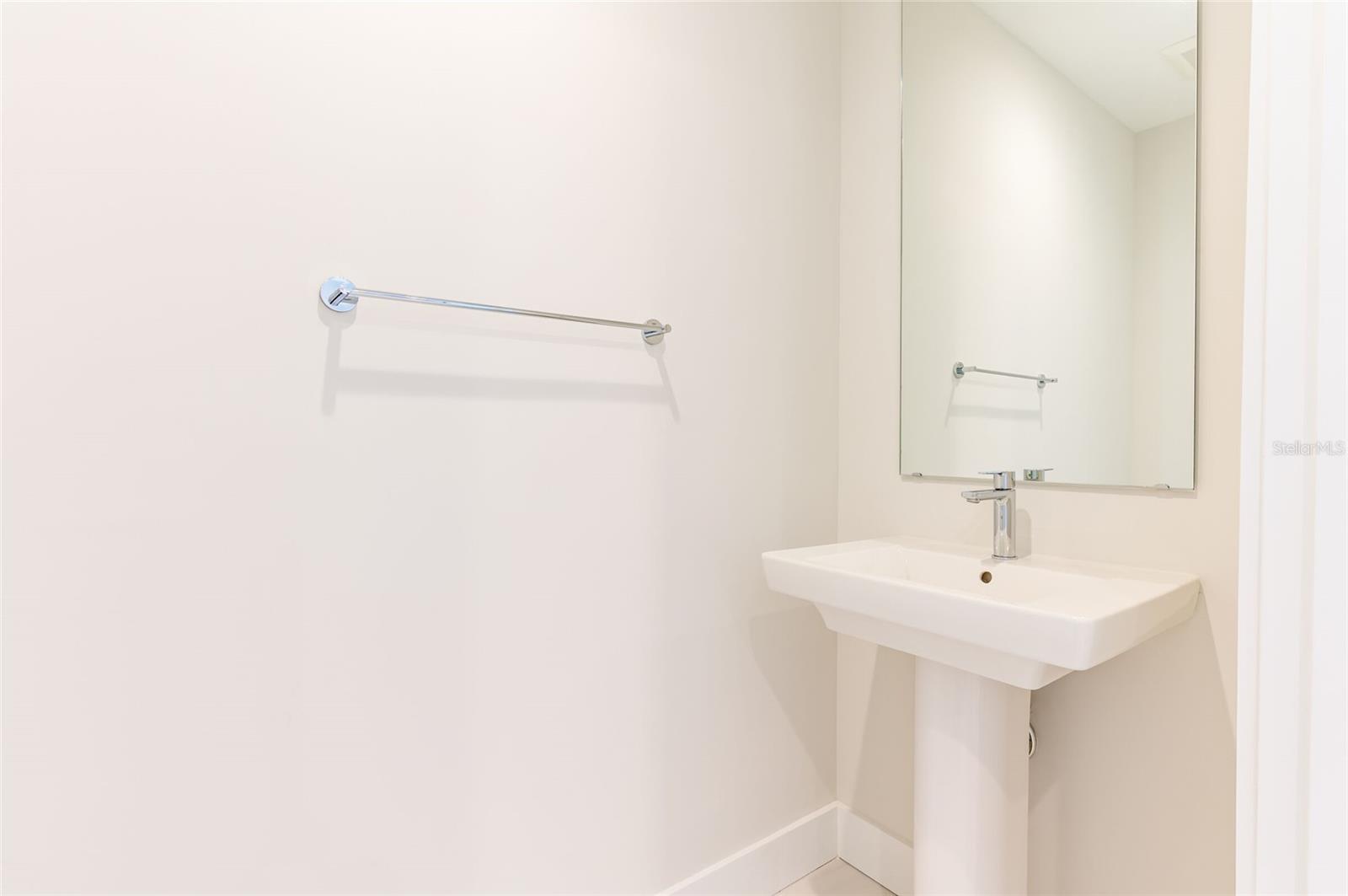 Listing photo id 8 for 275 1st Avenue South  2208