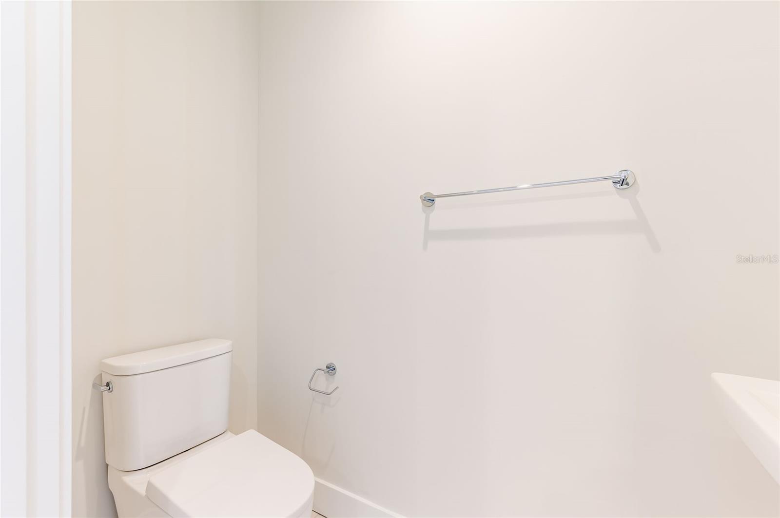 Listing photo id 9 for 275 1st Avenue South  2208