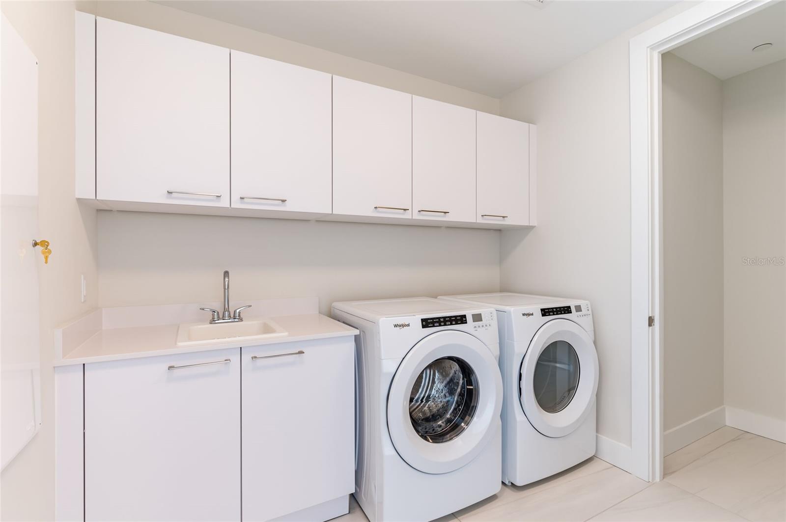 Listing photo id 10 for 275 1st Avenue South  2208