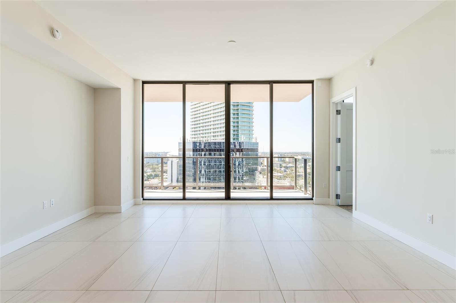 Listing photo id 11 for 275 1st Avenue South  2208