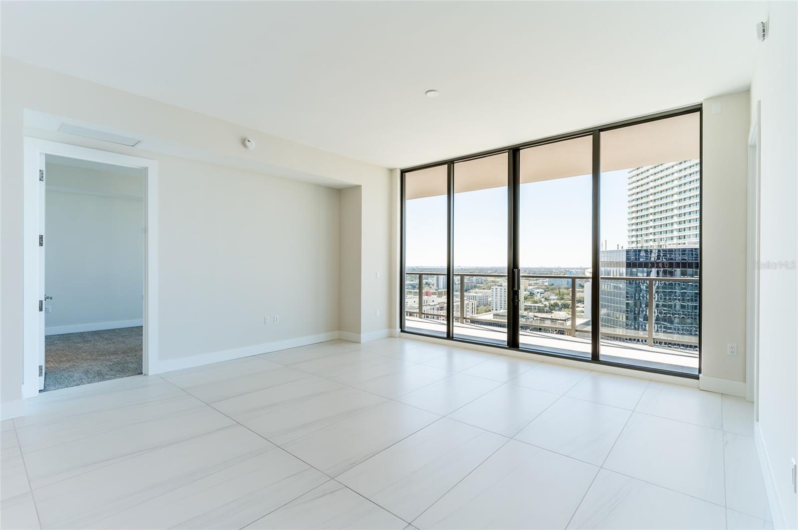 Listing photo id 12 for 275 1st Avenue South  2208