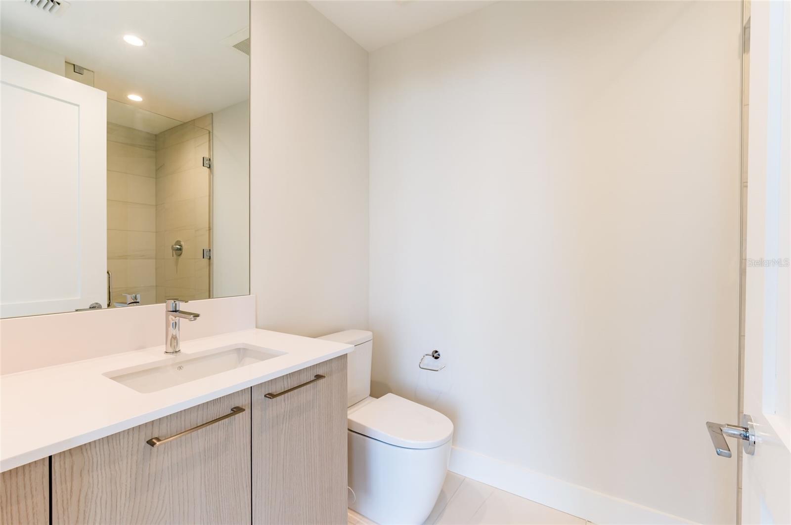 Listing photo id 18 for 275 1st Avenue South  2208