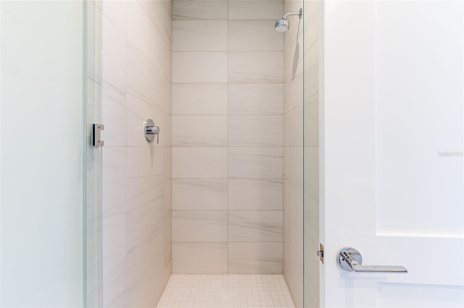 Listing photo id 19 for 275 1st Avenue South  2208