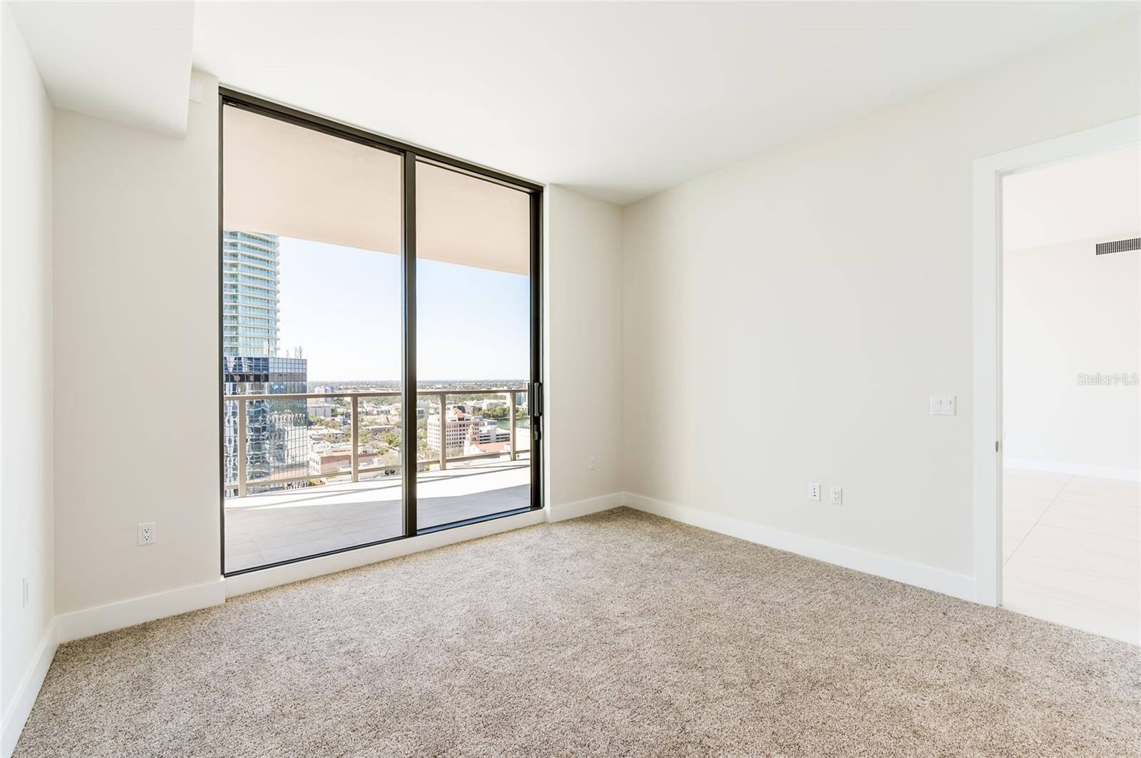 Listing photo id 20 for 275 1st Avenue South  2208