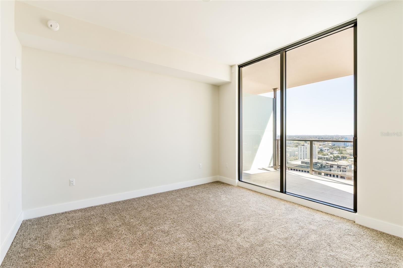 Listing photo id 21 for 275 1st Avenue South  2208