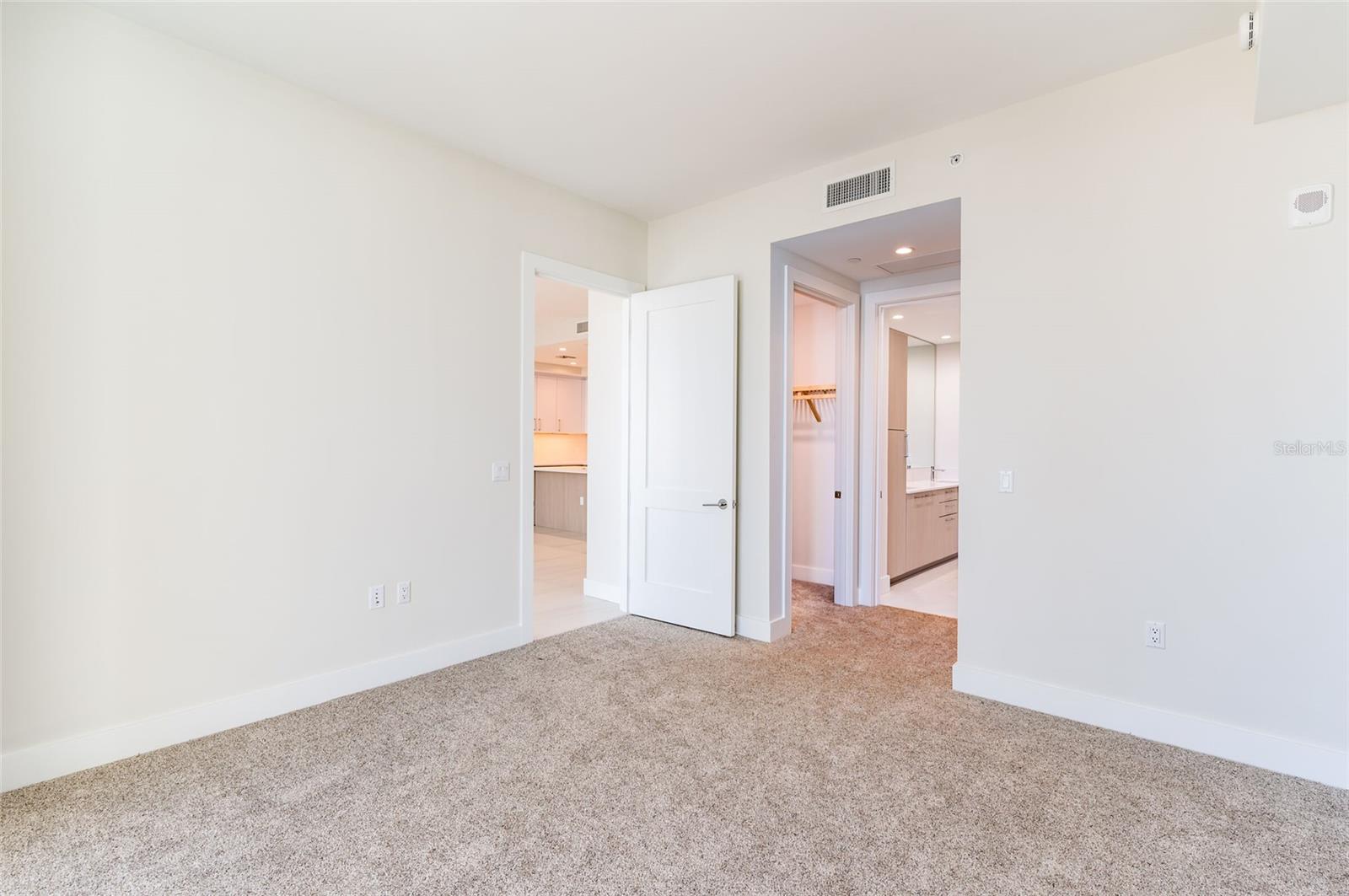 Listing photo id 22 for 275 1st Avenue South  2208