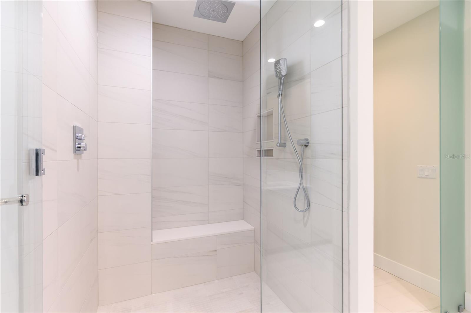 Listing photo id 27 for 275 1st Avenue South  2208