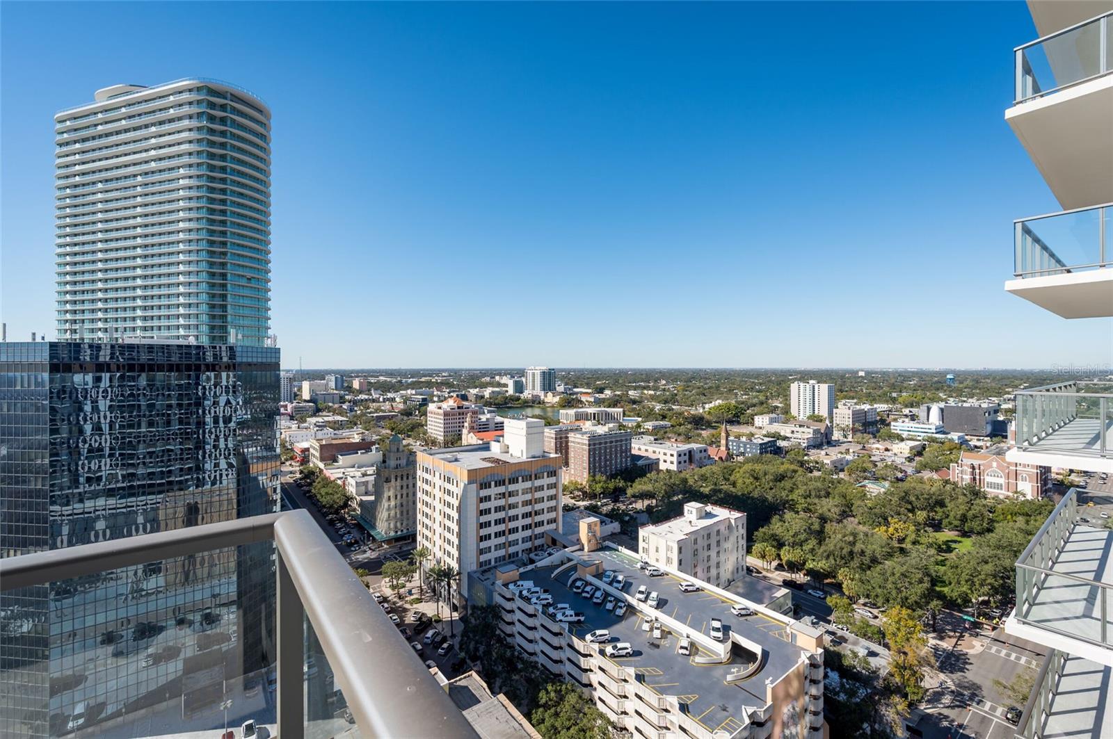 Listing photo id 32 for 275 1st Avenue South  2208