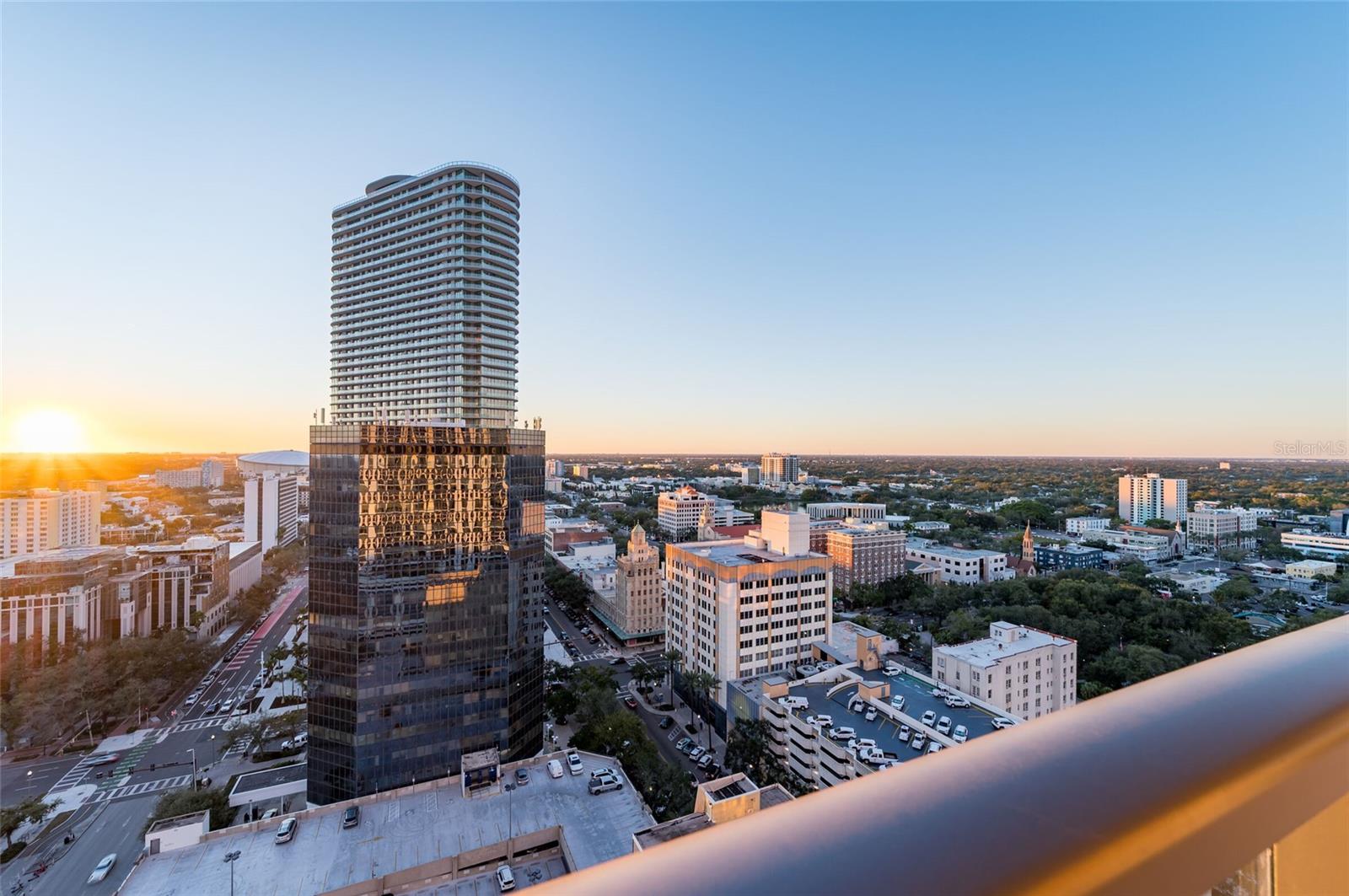 Listing photo id 34 for 275 1st Avenue South  2208