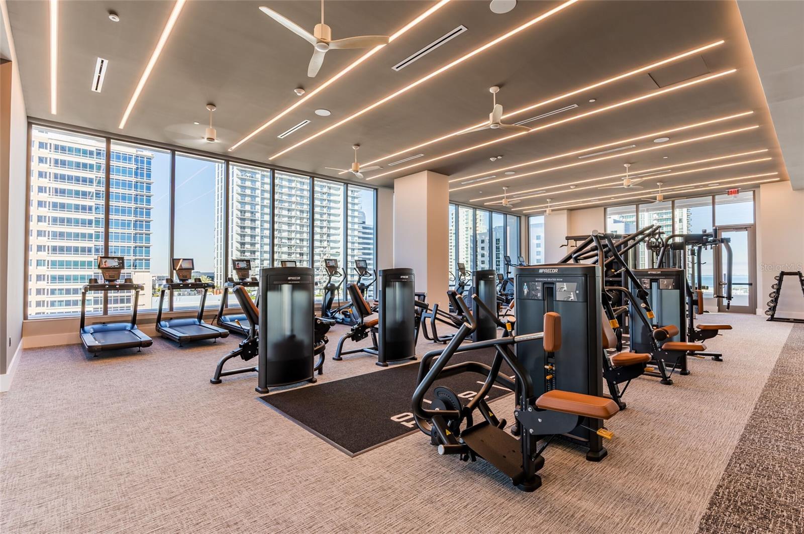 Listing photo id 39 for 275 1st Avenue South  2208