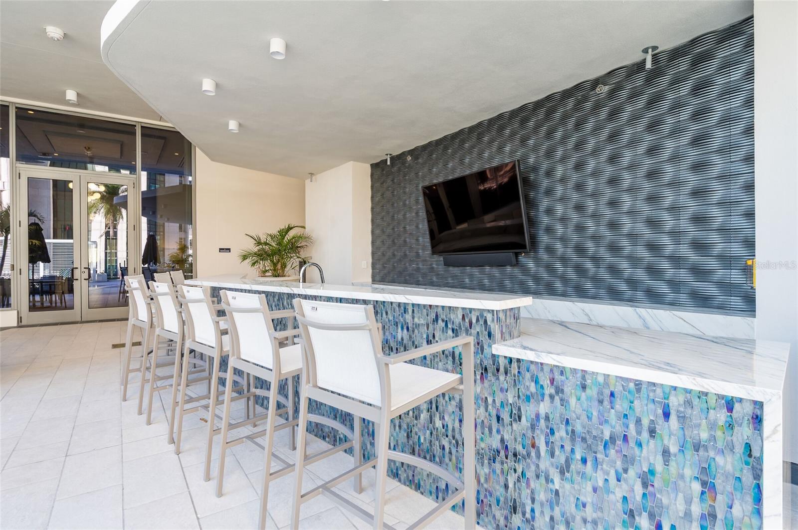 Listing photo id 57 for 275 1st Avenue South  2208