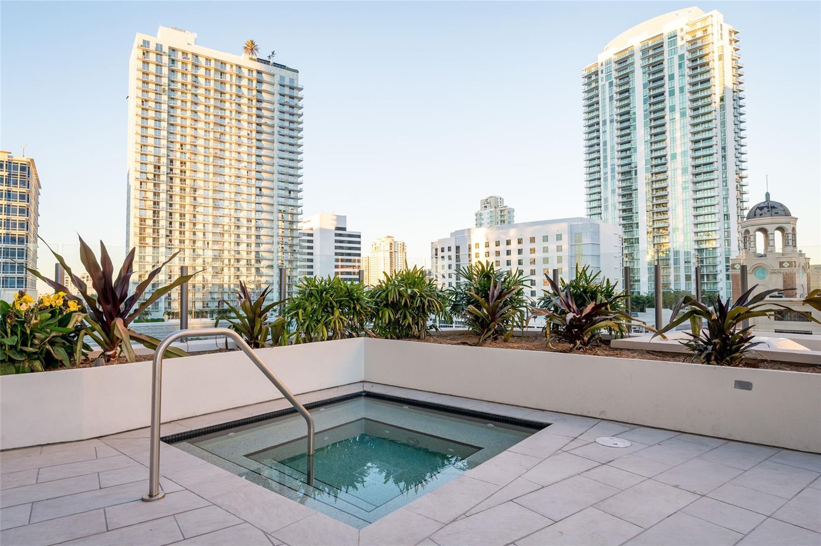 Listing photo id 59 for 275 1st Avenue South  2208