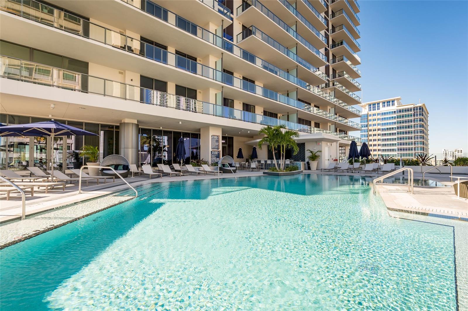 Listing photo id 60 for 275 1st Avenue South  2208