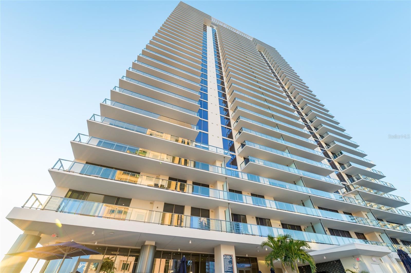 Listing photo id 64 for 275 1st Avenue South  2208