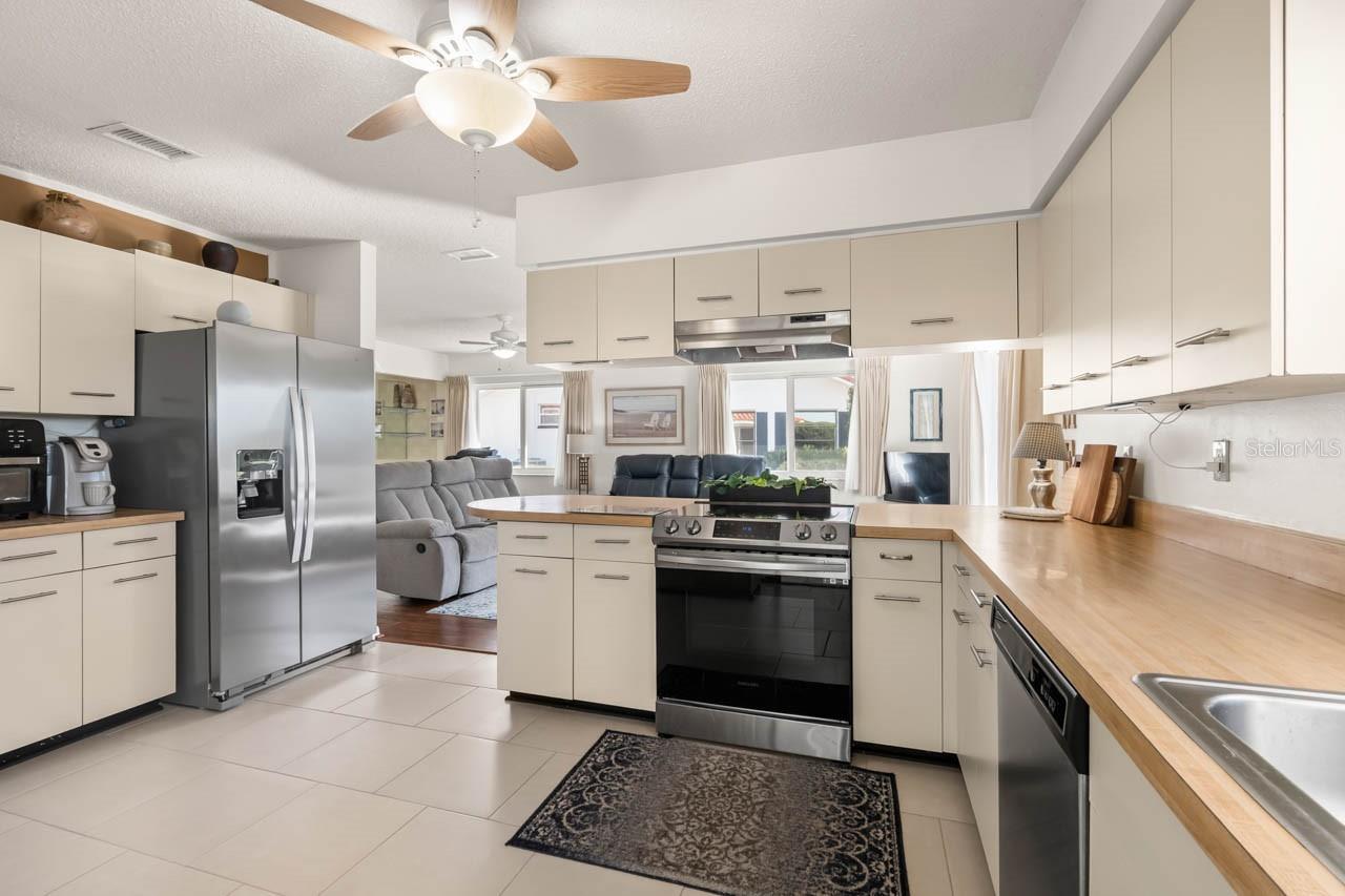 Image 10 of 47 For 703 Westmont Way