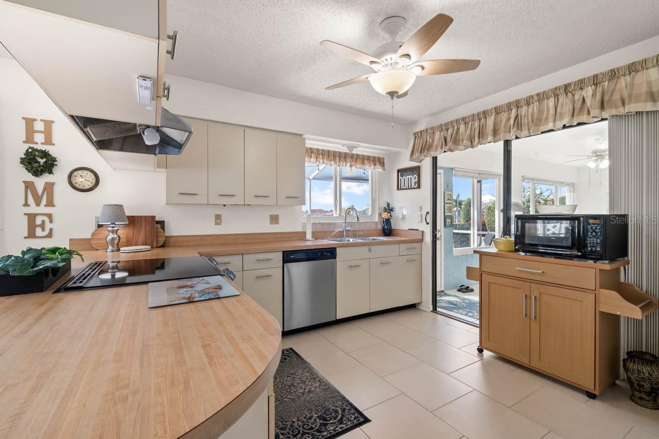 Image 12 of 47 For 703 Westmont Way