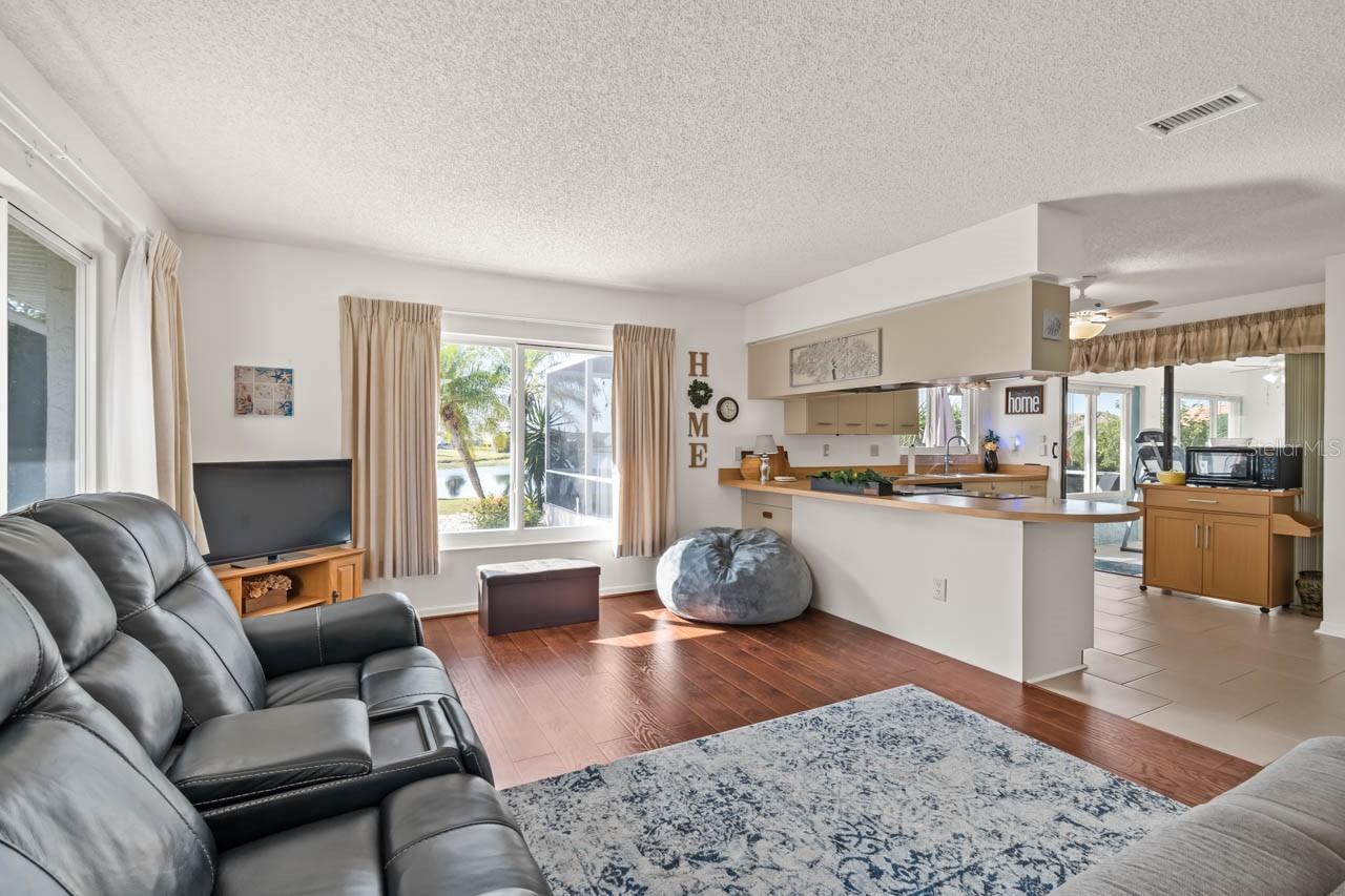 Image 14 of 47 For 703 Westmont Way