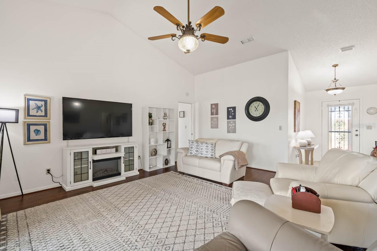 Image 3 of 47 For 703 Westmont Way