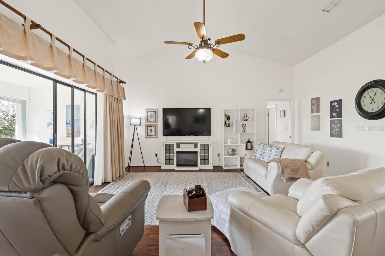 Image 4 of 47 For 703 Westmont Way