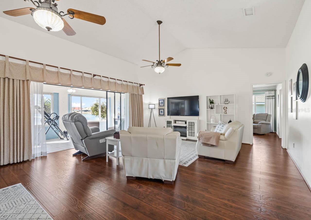 Image 5 of 47 For 703 Westmont Way